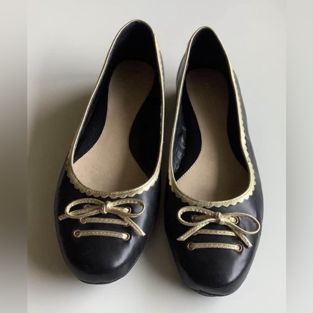 Aerosoles black women’s flats w/ gold lining & bow w/ straps size 7